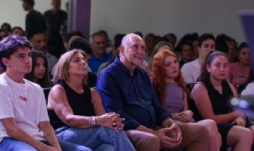 Perotti encabezó en Rosario una capacitación en inteligencia artificial junto a más de 800 referentes de Hacemos Futuro